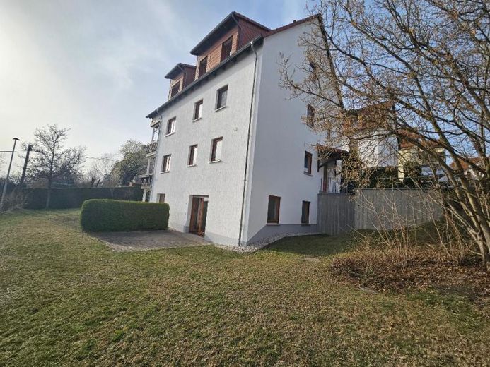 Well-maintained 2-room apartment with terrace and parking space in a quiet location – Foto 1