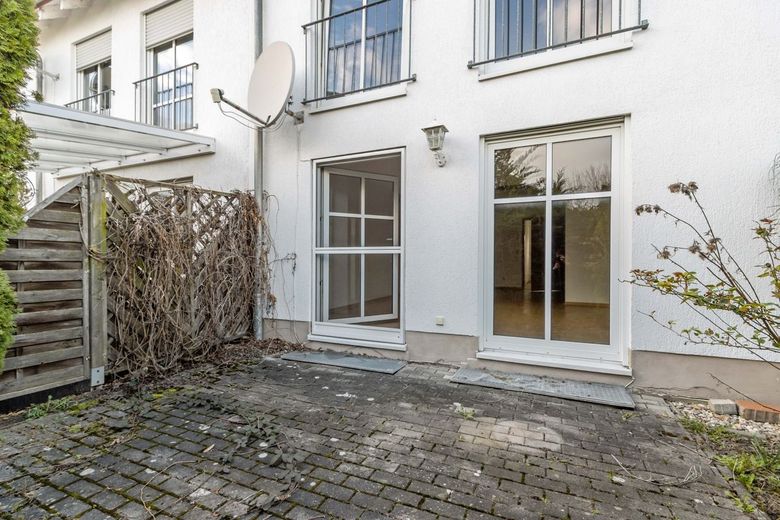 Charmantes Reihenmittelhaus mit viel Platz, Keller und Garten in gefragter Lage von Zwintschöna – Terrasse