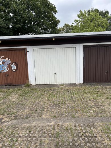 Commission-free terraced house living area 150sqm plot 230sqm Kattenesch – Garage