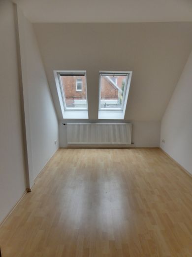 4 Zi. Whg in Bothfeld, inkl. Einbauküche, frei ab sofort – Schlafzimmer 2/3 ca 16,5 qm