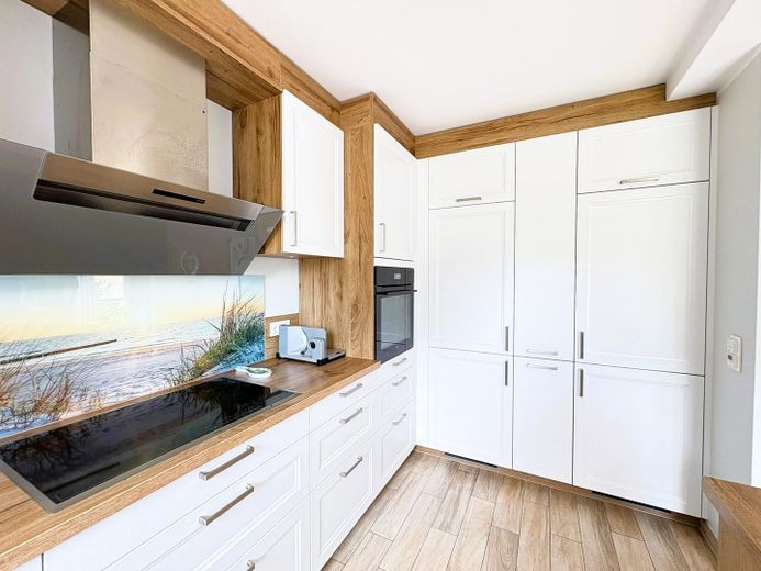 Für alle Lebensphasen: Moderne, barrierefreie EG-Wohnung mit Garten am Stadtpark Dietzenbach – Küche