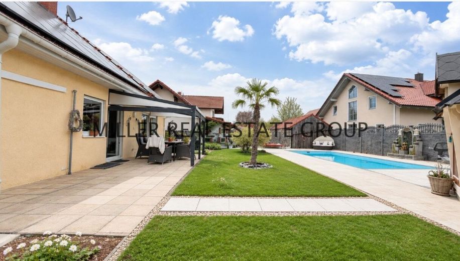 Privates Wohnresort in Altmannstein-Pondorf: Exklusives Einfamilienhaus mit Pool, Sauna, Grillkota, PV-Anlage, Speicher &amp; großer Südwest-Terrasse! – Außenansicht