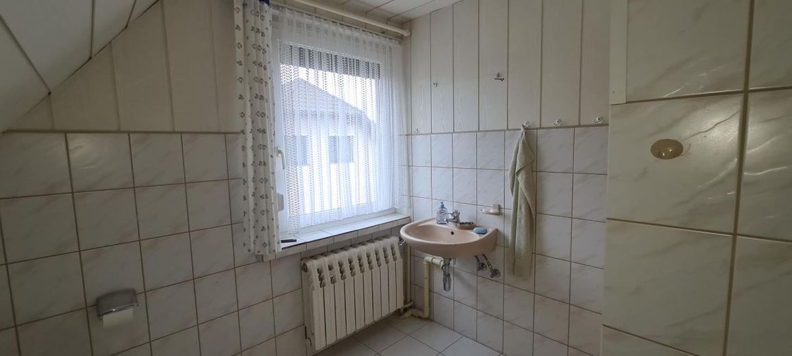 ab sofort: Einfamilienhaus in ruhiger Dorflage nahe Hermsdorf, Preis VB – Bad