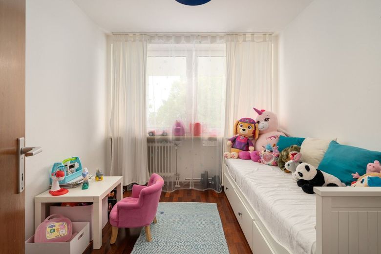 Große und ruhig gelegene 4-Zimmer-Wohnung mit 2 Balkonen in Aschheim – Kinderzimmer