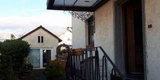 Linke Hälfte Hofzufahrt