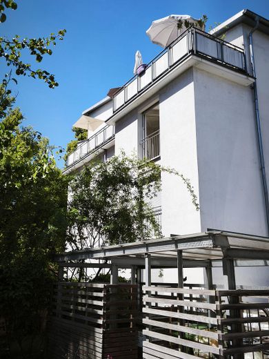 Appartamento per famiglie di rara bellezza – balcone esposto a sud-ovest, 2 bagni e posizione tranquilla di prim’ordine a Freiburg-Vauban – Ost Ansicht 