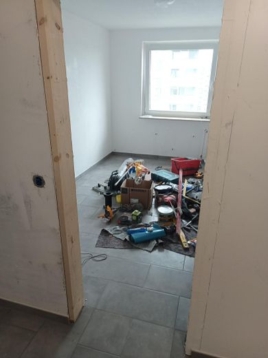 Toller Balkonblick über den Main und Frankfurt  Komplettsanierung – Zimmer 2