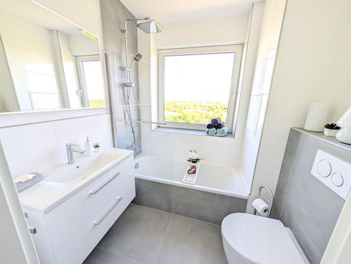 NO COMMISSION | Move in immediately | PANORAMIC VIEW | First occupancy after complete renovation | barrier-free – Bad