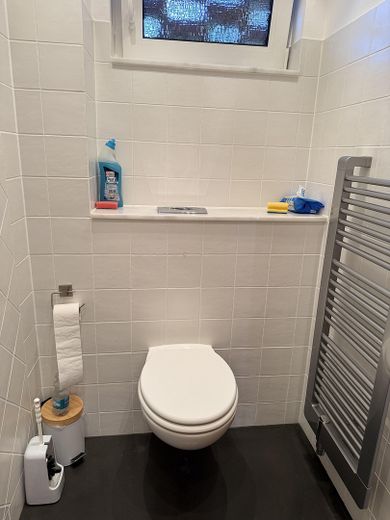 Schönes Haus mit Garten in Ratingen und Garage – Guest WC