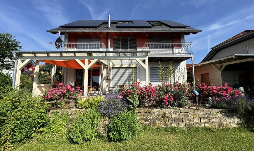 Casa d’architetto straordinaria con galleria e tecnologia energetica sostenibile in posizione soleggiata – Gartenseite