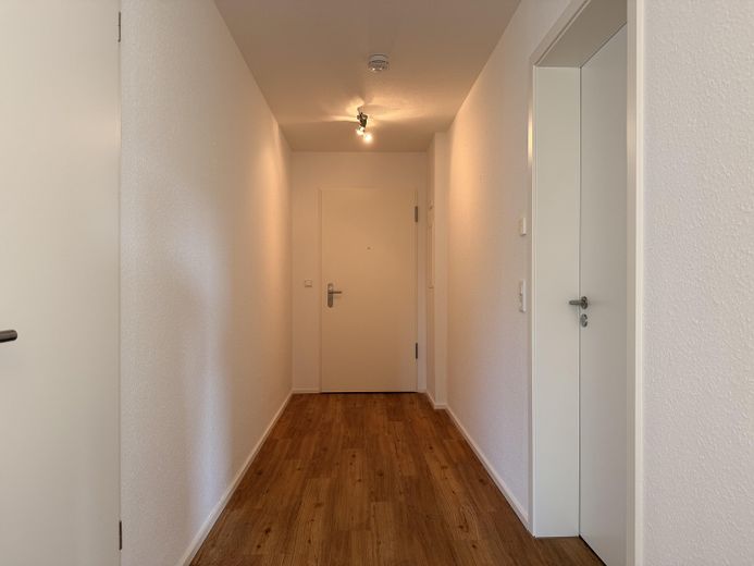 Neuwertige, freizügige Wohnung mit Ausblick *provisionsfrei* - Ab sofort. – Flur