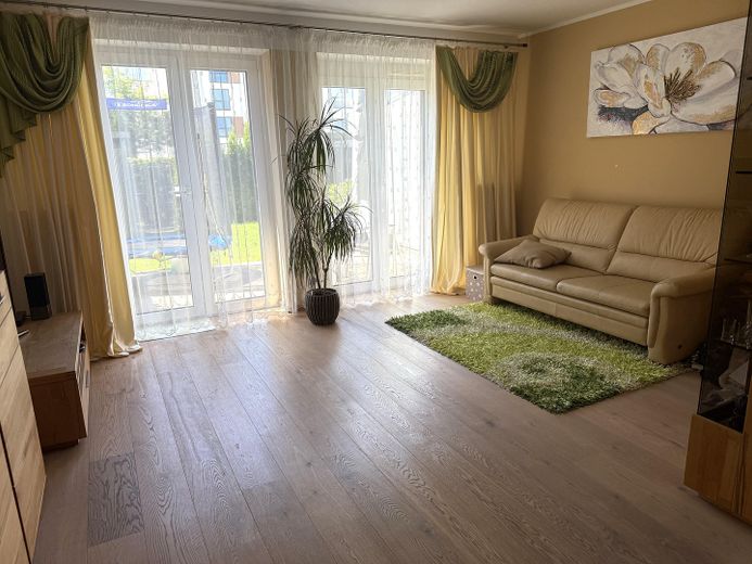 Modernes Reihenmittelhaus, Baujahr 2016, ruhig gelegen in Toplage von Ahrensburg – PROVISIONSFREI! – Wohnzimmer