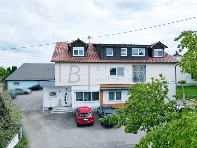 Mehrfamilienhaus mit Seltenheitswert - 448 m² Wohnfläche, 1.230 m² Grundstück und vielseitige Nutzungsmöglichkeiten – Drohnenaufnahmen