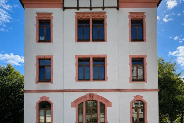 Zmodernizowany budynek wielorodzinny z 4 mieszkaniami – na własne potrzeby lub jako inwestycja kapitałowa