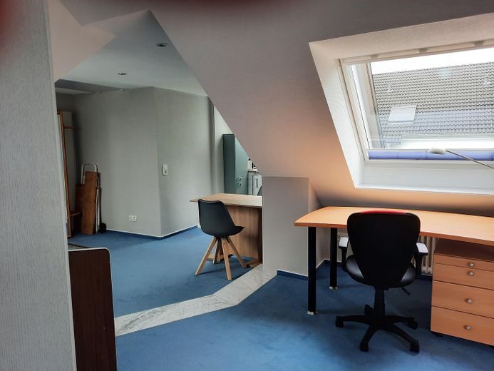 Sehr gepflegtes 4-Familien-Wohnhaus mit großem Gartengrundstück in Top Wohnlage von CR – DG Wohnung 2 Studio