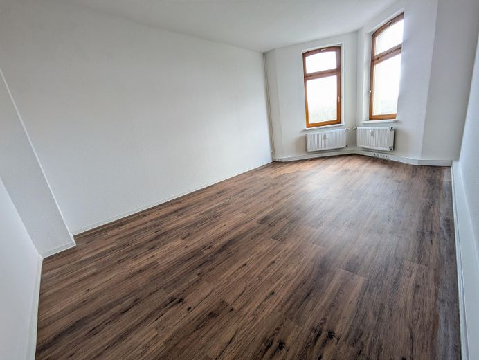 1-Zimmer-Appartment mit separater Küche in der Nähe des Wasserturms – großes Zimmer mit Erker