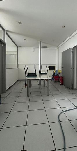 Commercio di automobili con capannone espositivo e superfici ufficio a Gelsenkirchen – Küche