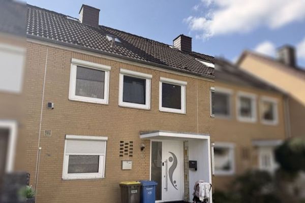 Sur terrain en emphytéose : maison mitoyenne centrale entièrement modernisée en 2025 à Hi.-Drispenstedt