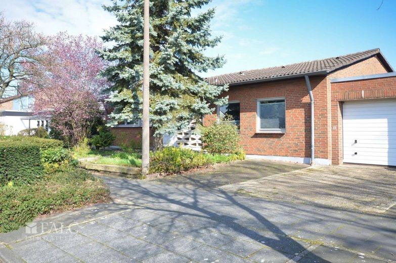 Schöner Freistehender Bungalow mit sonnigem Gartengrundstück in Pulheim! – Hausansicht