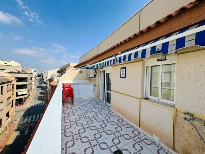 Penthouse-Wohnung mit 2 Schlafzimmern und 1 Bad nur 200 m vom Strand – Foto 1