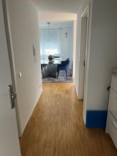 Helle, zentrale 2-Zimmer Wohnung – Eingangsbereich