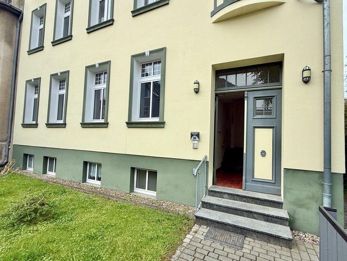 HORN IMMOBILIEN++ Neubrandenburg, charmante 3-Raum ETW im EG mit großer Terrasse, EBK und großem Bad – Eingang