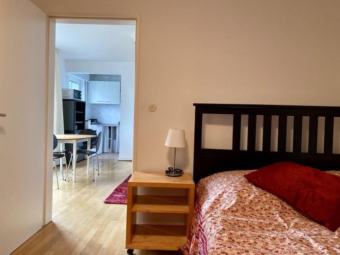 Bright 2-room apartment with conservatory, furnished – Foto 9