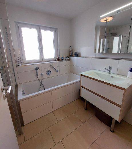 Vollbad - Dusche, Wanne, WC