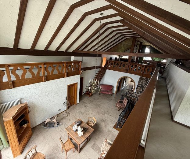 Viel Raum zum Leben: Riesige Landhausvilla in Neuhof/Fulda! – Blick von Stirnseite Galerie