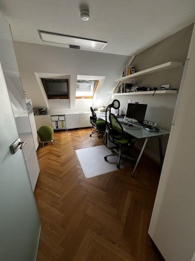 Außergewöhnliche Wohnung mit 187qm Grundfläche, Dachterrasse und Südbalkon – Büro