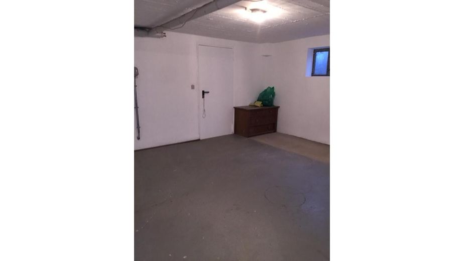 Keller zur Garage