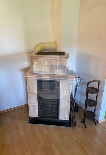 AUSSICHTSREICHES EINFAMILIENHAUS
MIT EINLIEGERWOHNUNG – Kamin