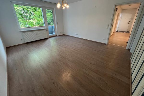 Jasne mieszkanie 3-pokojowe z zabudowaną kuchnią i balkonem w Bad Homburg, bez prowizji, od osoby prywatnej