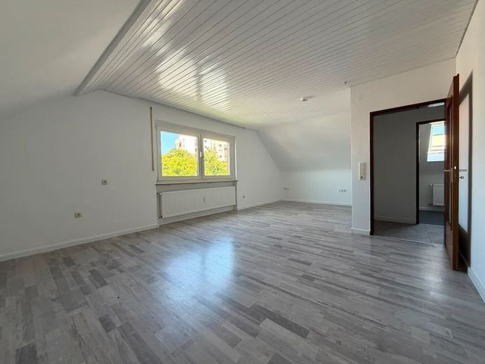 شقة من غرفة واحدة مع مطبخ مجهز في Nürnberg – متاحة للسكن فورًا – Wohnen/Schlafen