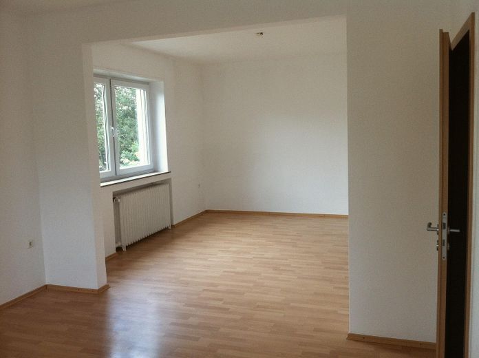 Casa bifamiliar independiente con apartamento y 3 garajes – Erdgeschoß Eßzimmer