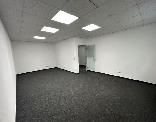 Superfici ufficio flessibili con capannone di stoccaggio e aree sociali a Gelsenkirchen-Erle – Büro 1.OG Links - Raum 1