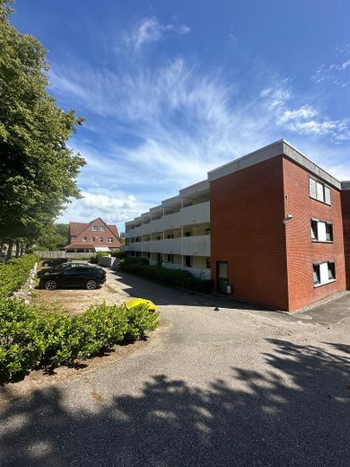 Eigentumswohnung / Ferienwohnung in Pelzerhaken mit Ostseeblick in Strandnähe – Straßenseite Haus