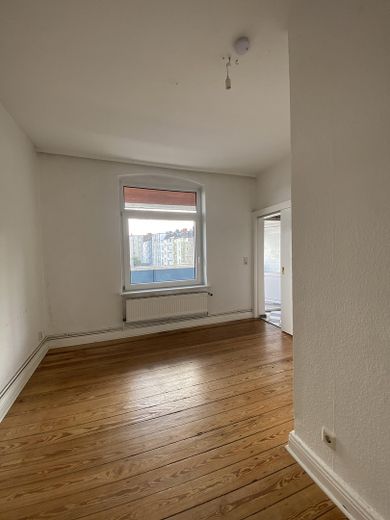 Sofortbezug! Helle 5-Zimmer-Altbauwohnung m. Balkon über den Dächern von Kiel zu kaufen. – Schlafzimmer 3