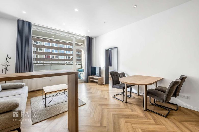 Attraktives Investment mit fünf Einheiten im Bremer Bahnhofsviertel - Perfekt für Ferienvermietung – Wohnzimmer