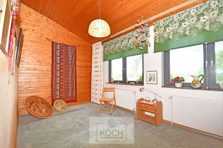 Individuelles Architektenhaus mit schönem Grundstück in ruhiger Lage – Zimmer_EG