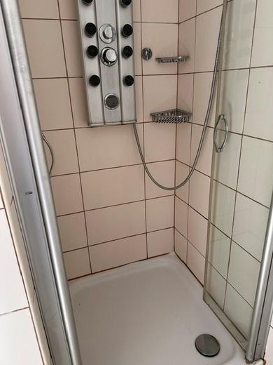 Helle 3-Zimmer-Wohnung in citynaher Lage von Eschweiler – Duschbereich