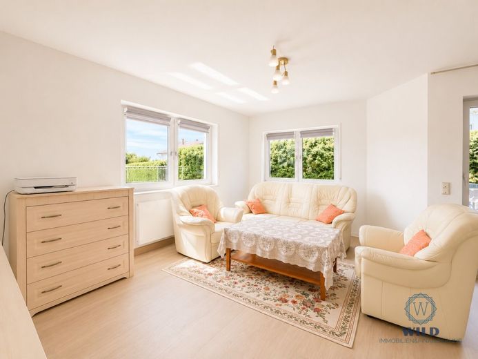 Ein Zuhause mit Zukunft - wertbewusst renoviert, nachhaltig gedacht, in Püttlingen gelegen. – Wohnzimmer