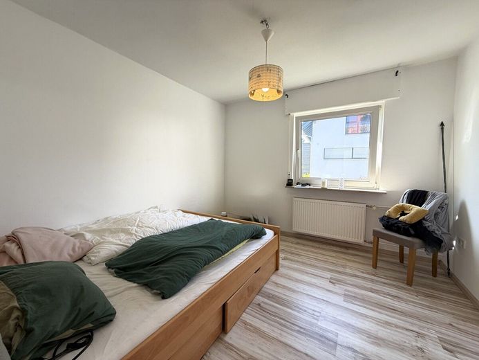 Zweifamilienhaus in idyllischer Lage - direkt an der Modau mit großem Garten – Schlafzimmer EG