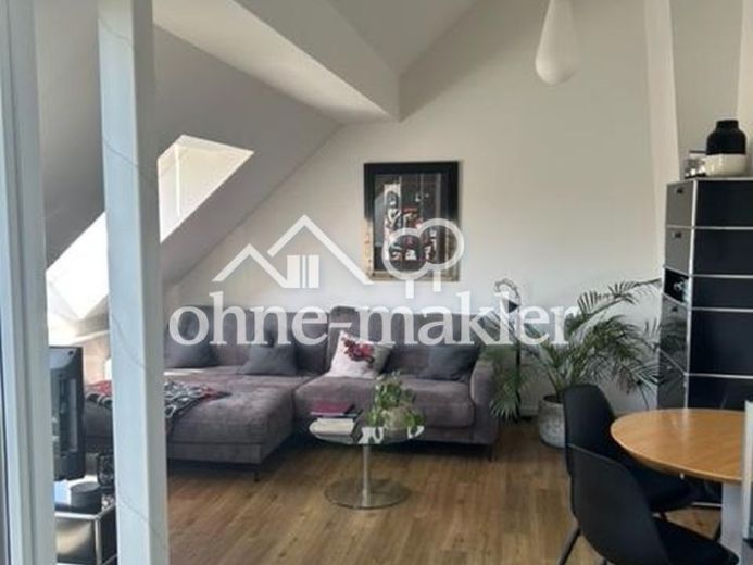 Bright, modernized 2-room attic apartment with roof terrace in Hannover – List – Photo 1