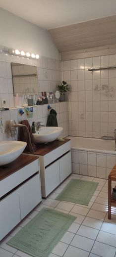 Grosszügiges RH mit 4 Schlafzimmer, 2 Bädern in Horheim-Wutöschingen von Privat – Bad/Waschbecken