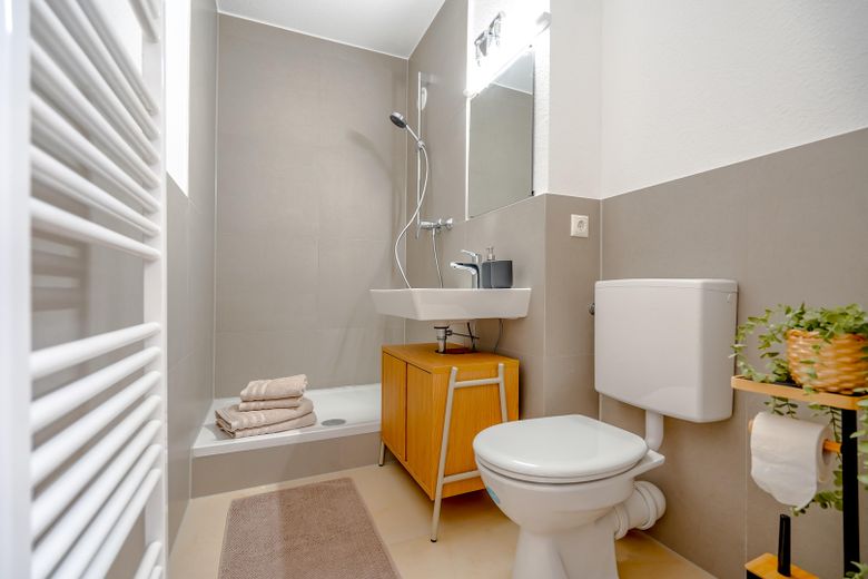 komplett neues Badezimmer