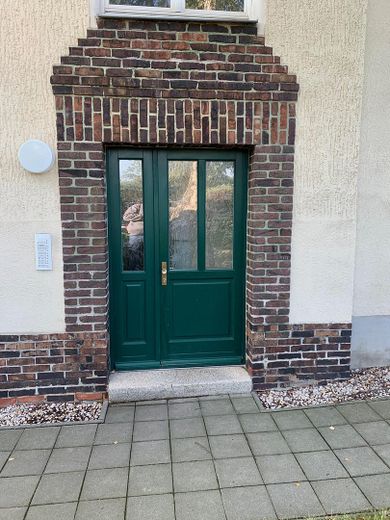 Lutherstraße: 2-Zimmer-Wohnung mit toller Küche, Parkett und Balkon – Hauseingang