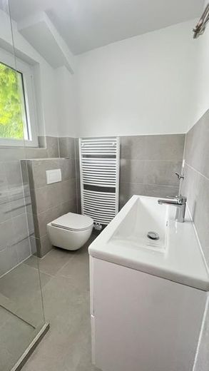 Nähe Wasserturm - sanierte Einzimmerwohnung mit großem Balkon – Bad