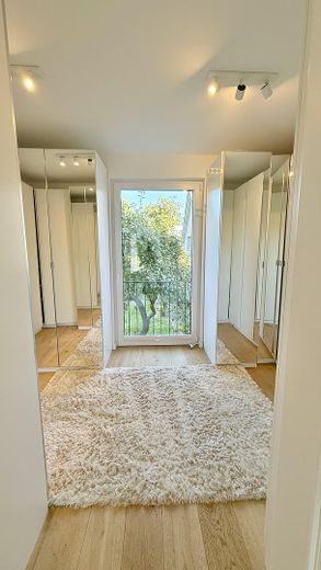 Modernes Endhaus am Brabandkanal - großer Privatgarten, Wärmepumpe und Spa – Helles Zimmer / Ankleide