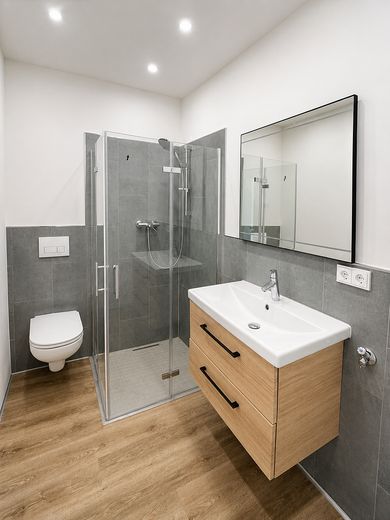 Beautifully renovated old building with underfloor heating and garden share – first occupancy in Gohlis – Modernes Badezimmer